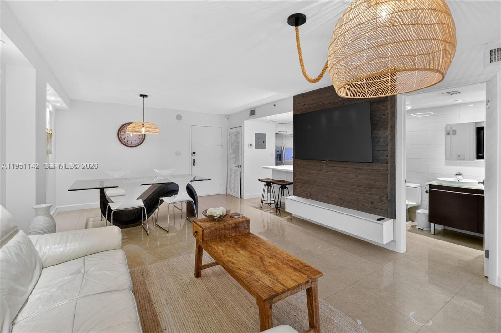 2401 Collins Ave # 1110, Miami Beach FL 33140 — 16