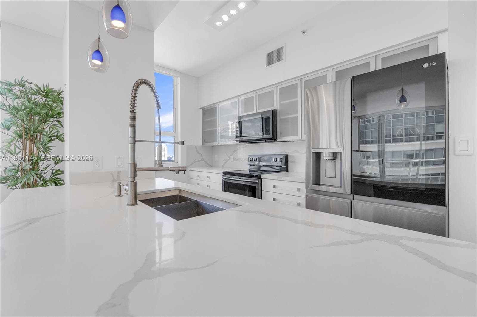 1155 Brickell Bay Dr, Miami FL 33131 — 21