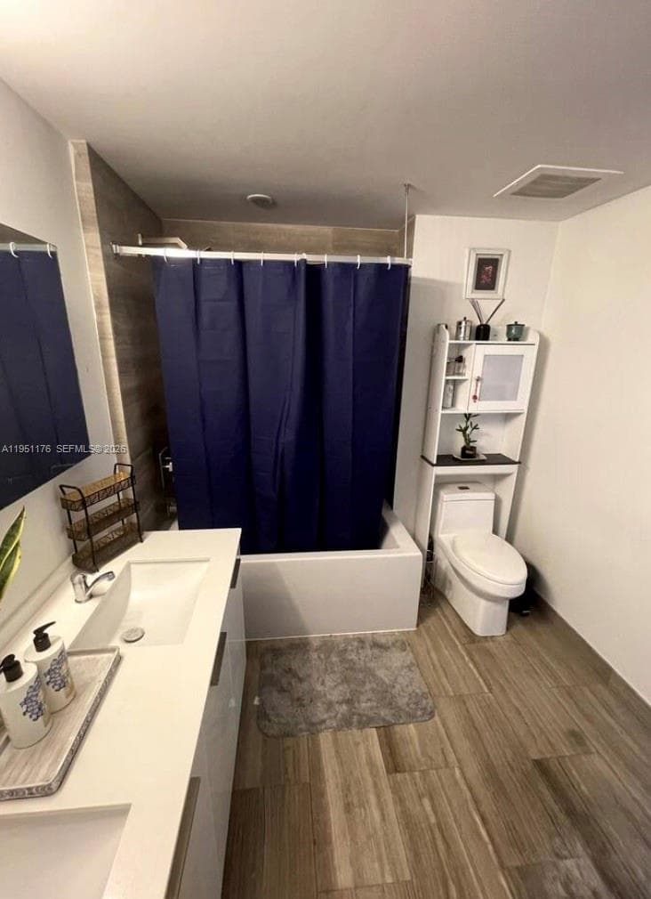 1300 Brickell Bay Dr # 2405, Miami FL 33131 — 9
