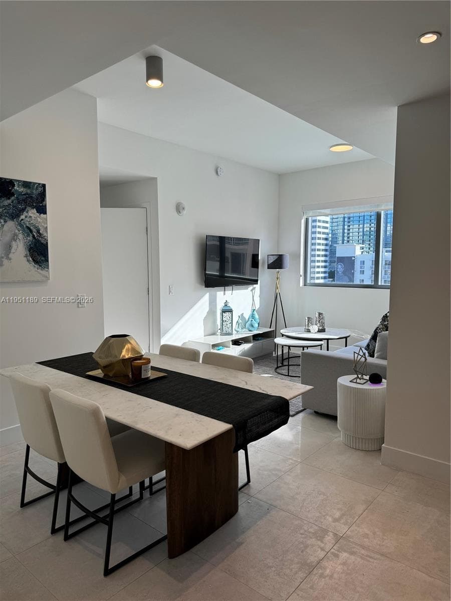 239 SW 9th St # 1405, Miami FL 33130 — 2