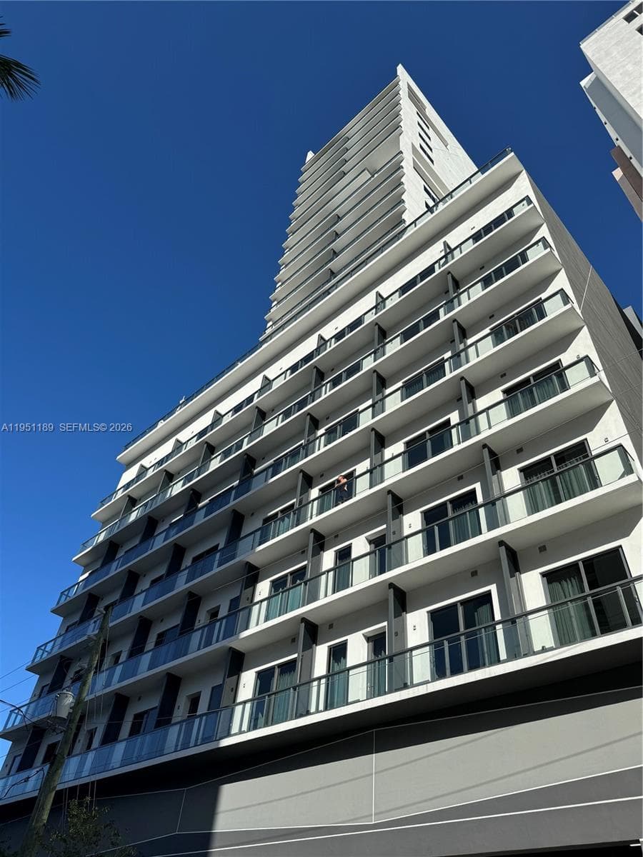 239 SW 9th St # 1405, Miami FL 33130 — 20