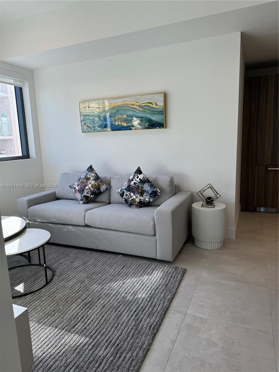 239 SW 9th St # 1405, Miami FL 33130 — 9