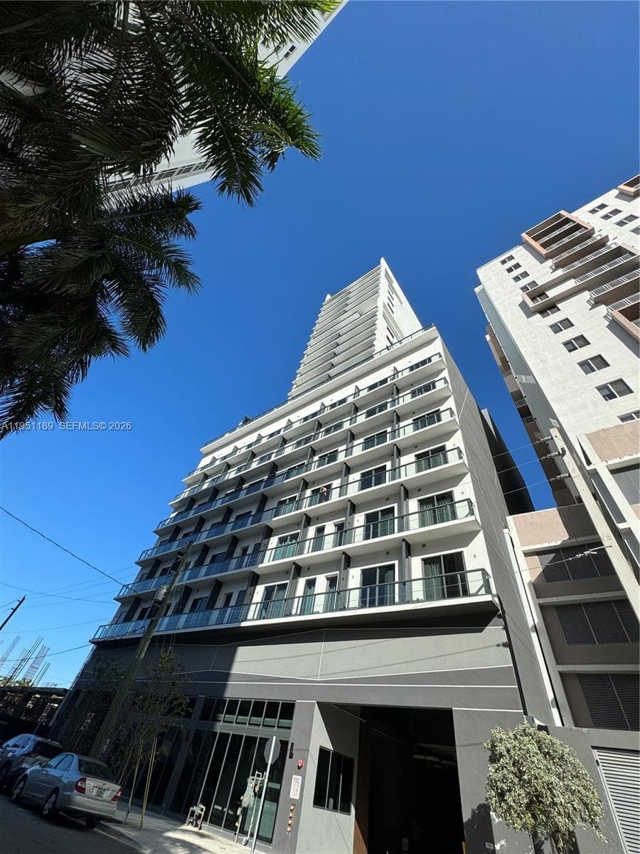 239 SW 9th St # 1405, Miami FL 33130 — 19