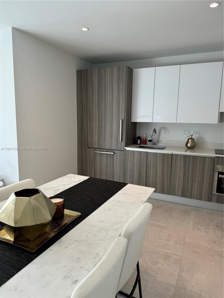 239 SW 9th St # 1405, Miami FL 33130 — 4