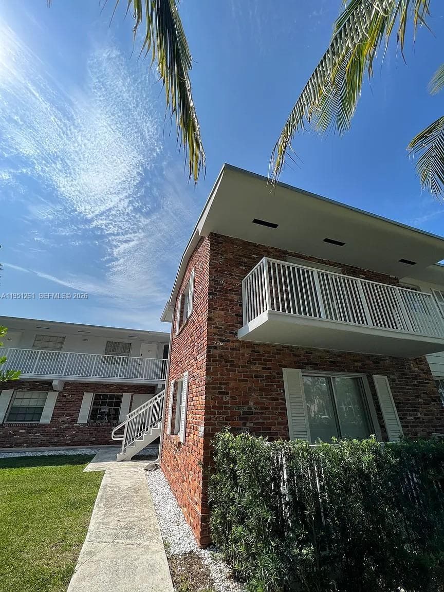 100 Sunrise Dr # 5, Key Biscayne FL 33149 — 3