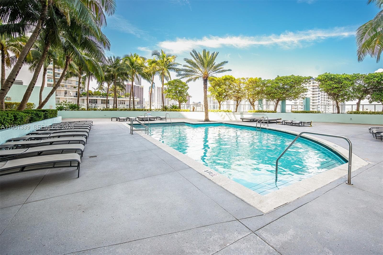 1900 N BAYSHORE DR, Miami FL 33132 — 32