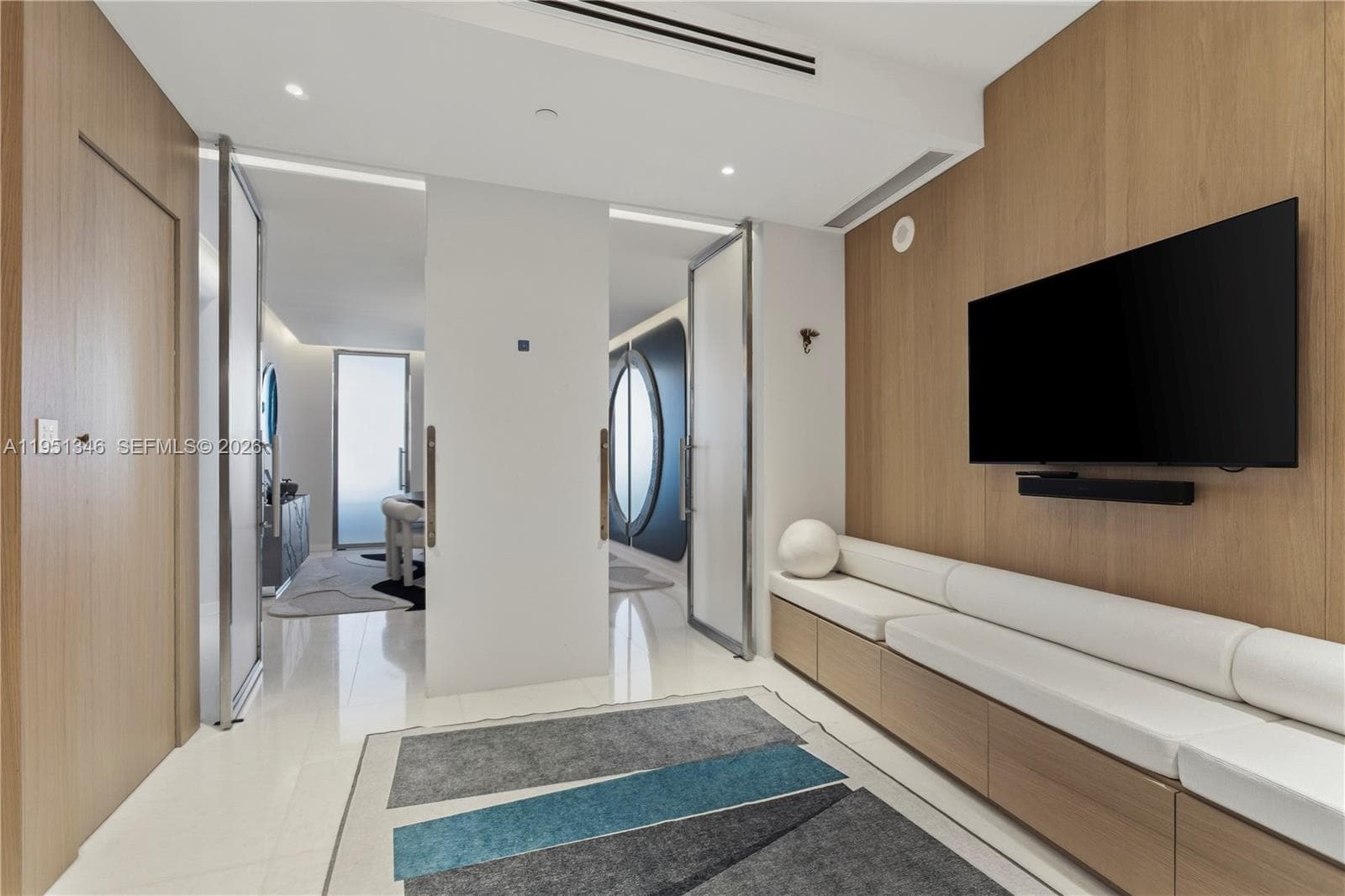 851 NE 1st Ave # 3411, Miami FL 33132 — 52