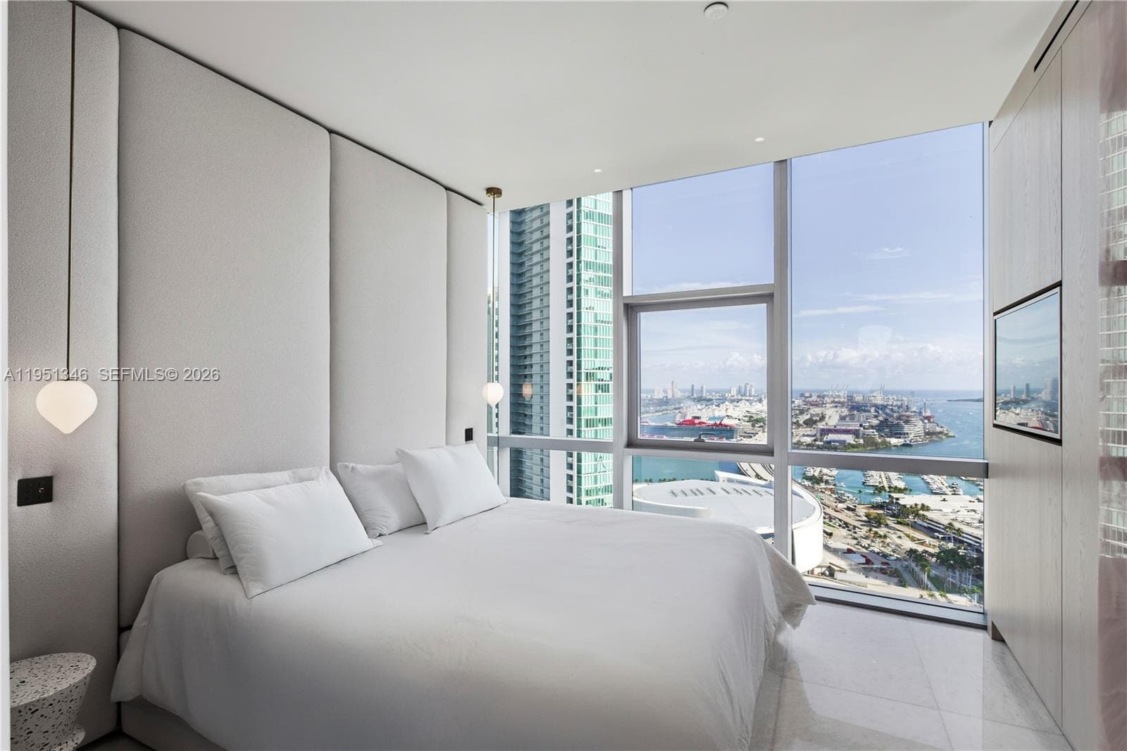 851 NE 1st Ave # 3411, Miami FL 33132 — 47
