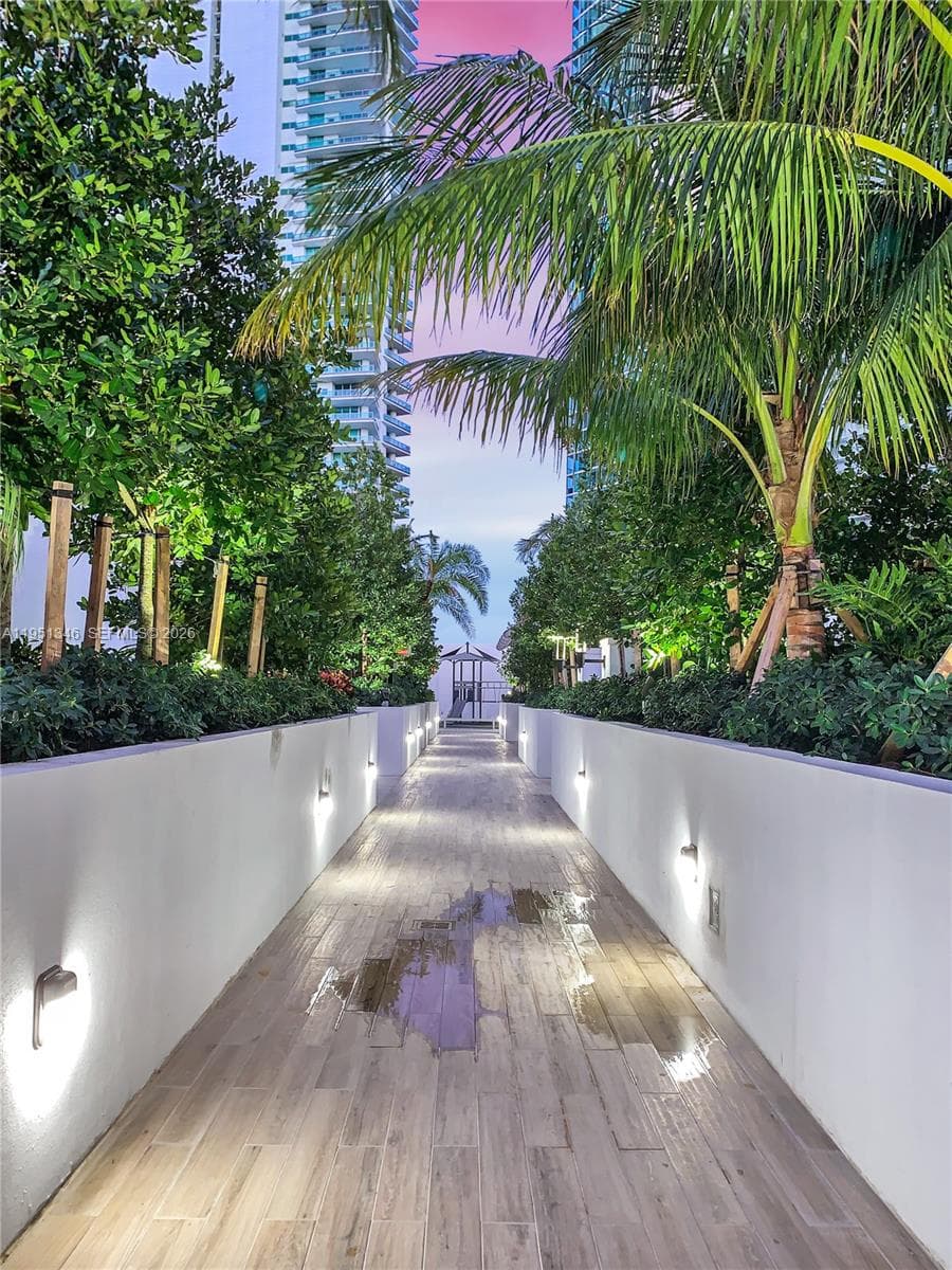 851 NE 1st Ave # 3411, Miami FL 33132 — 36