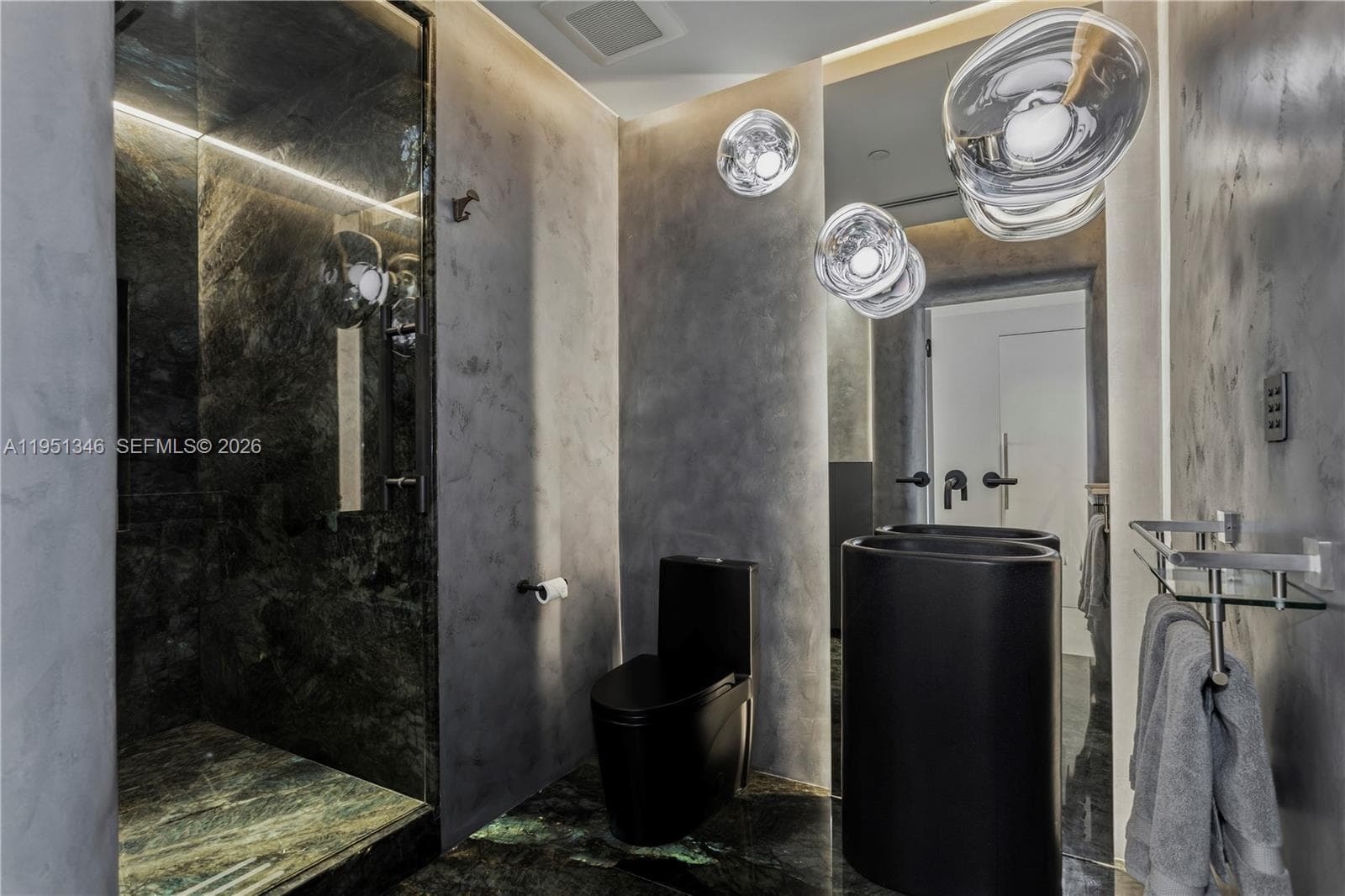 851 NE 1st Ave # 3411, Miami FL 33132 — 24