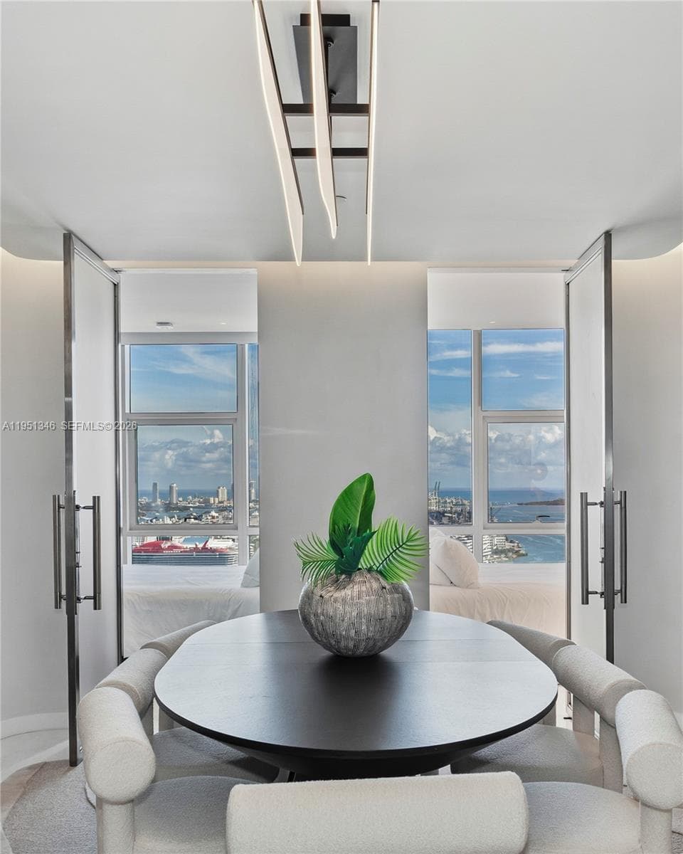 851 NE 1st Ave # 3411, Miami FL 33132 — 79