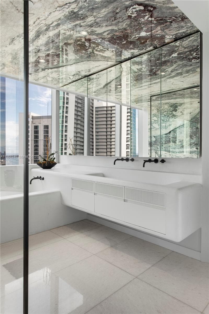 851 NE 1st Ave # 3411, Miami FL 33132 — 65