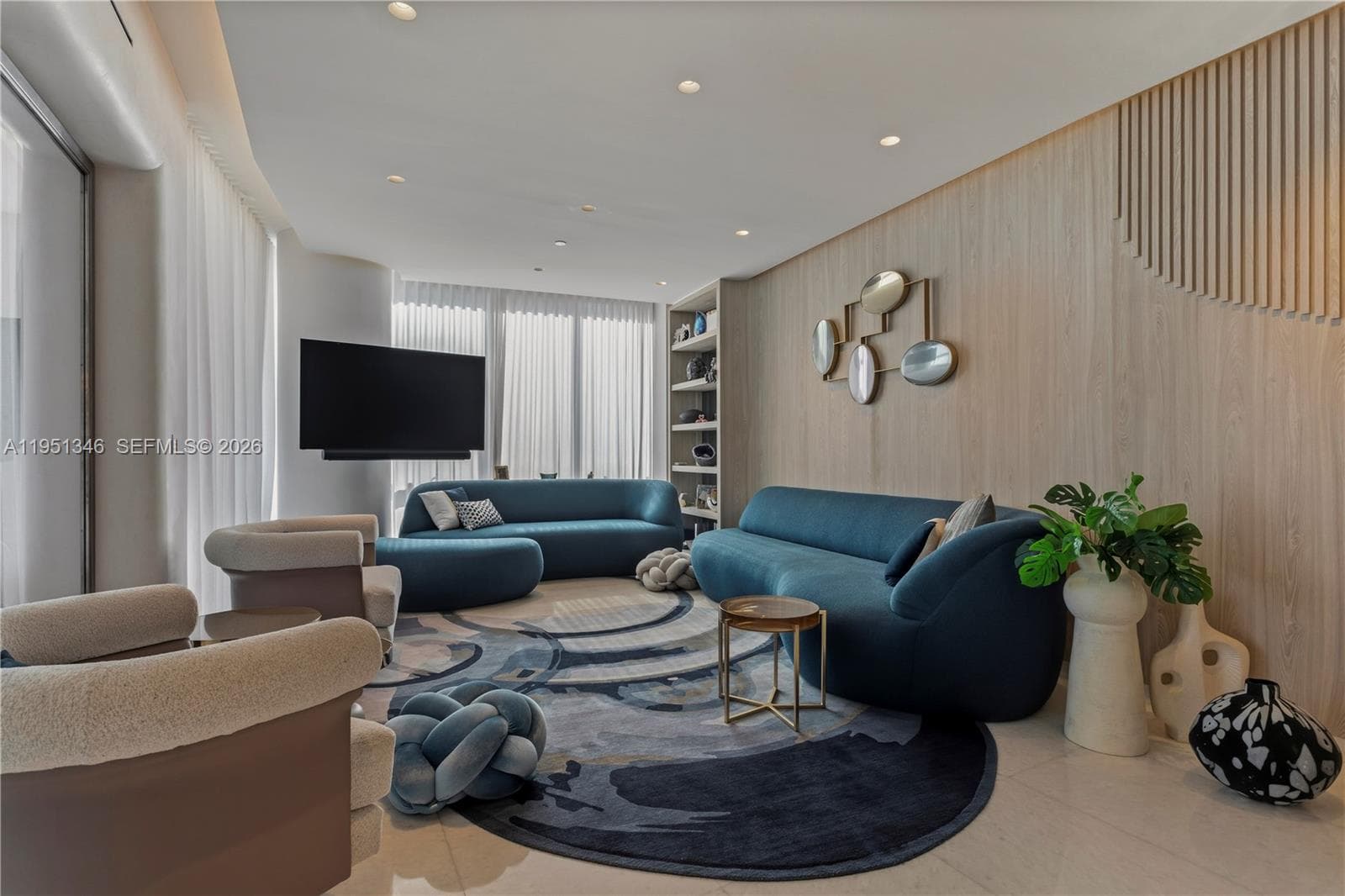 851 NE 1st Ave # 3411, Miami FL 33132 — 54