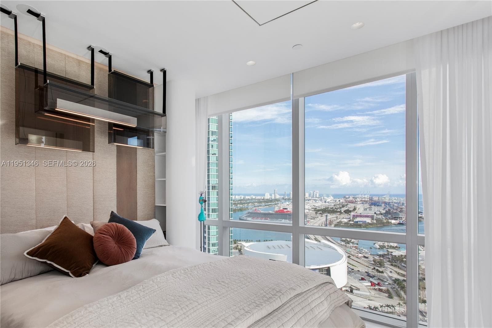 851 NE 1st Ave # 3411, Miami FL 33132 — 60
