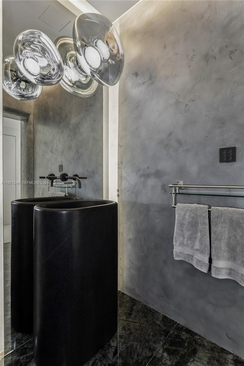 851 NE 1st Ave # 3411, Miami FL 33132 — 25