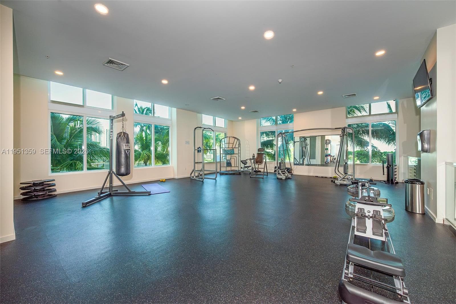 1900 N BAYSHORE DR, Miami FL 33132 — 38