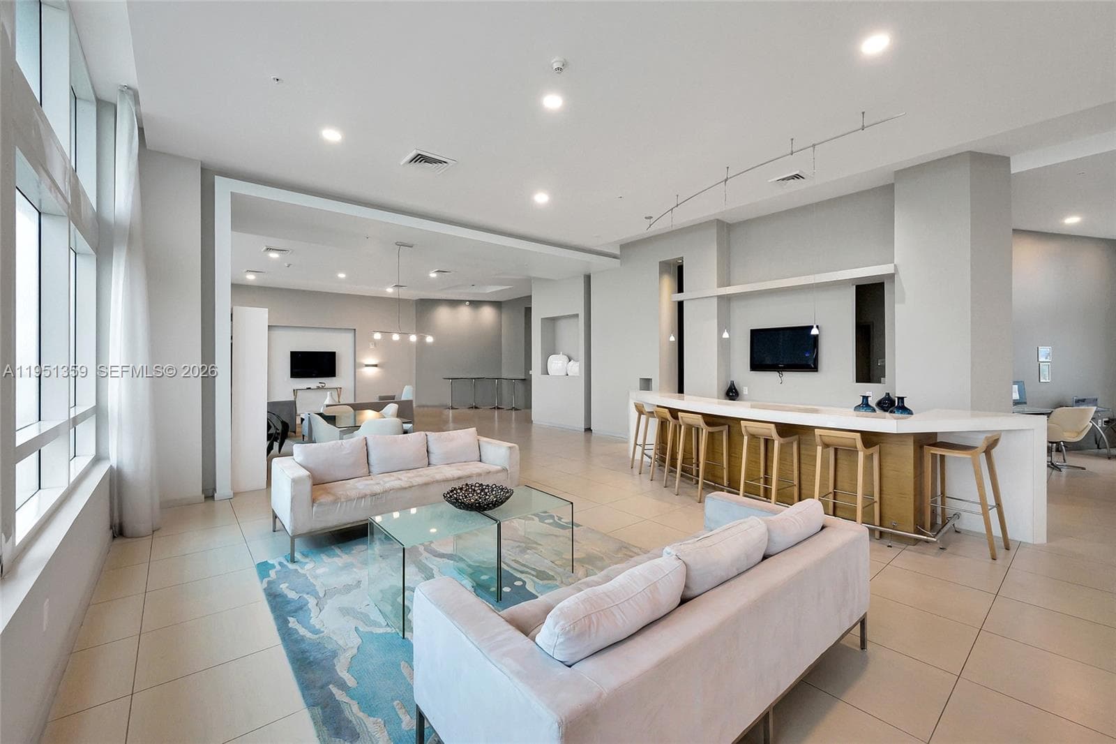 1900 N BAYSHORE DR, Miami FL 33132 — 45
