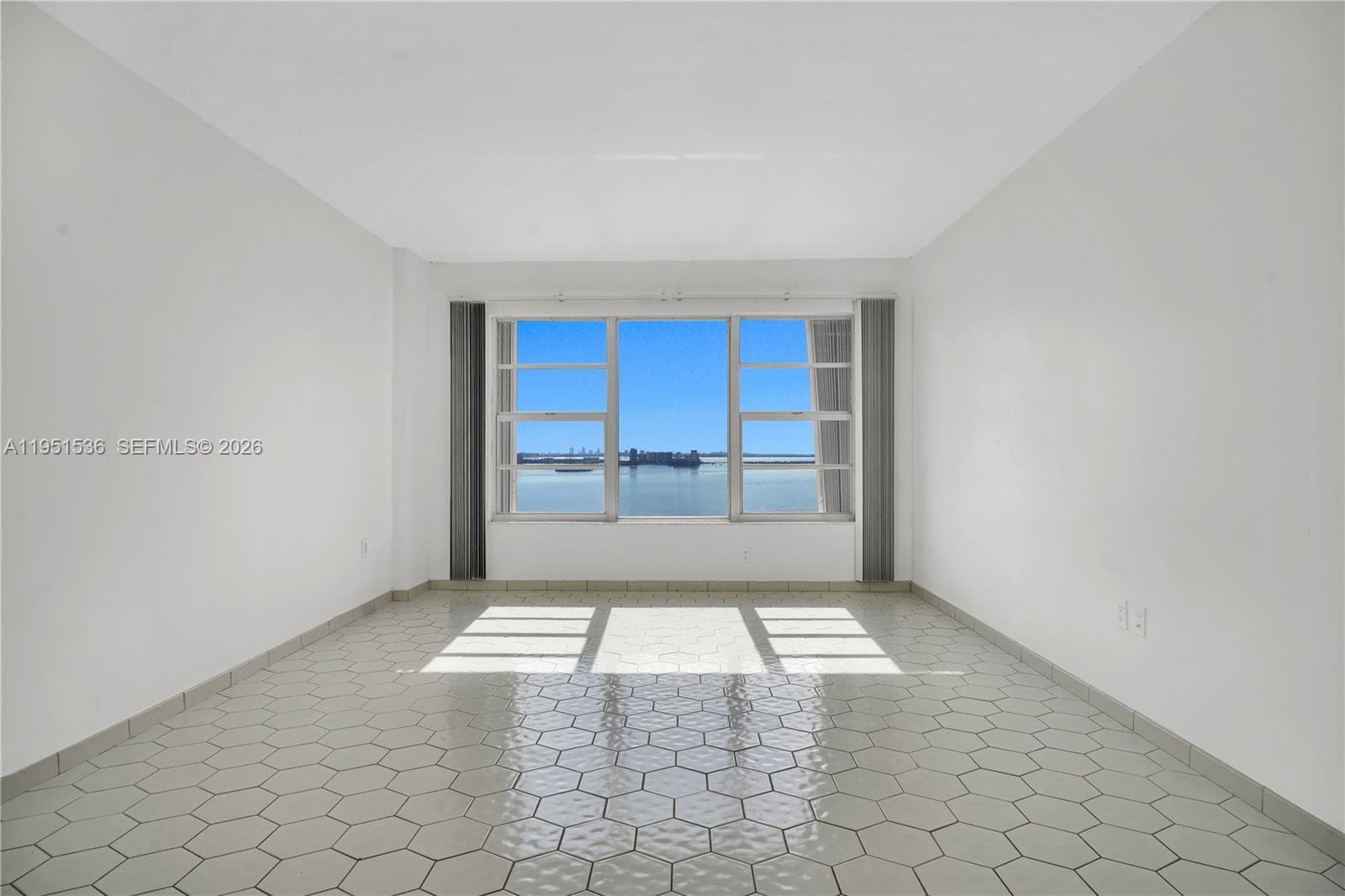 11111 Biscayne Blvd # 21C, Miami FL 33181 — 9