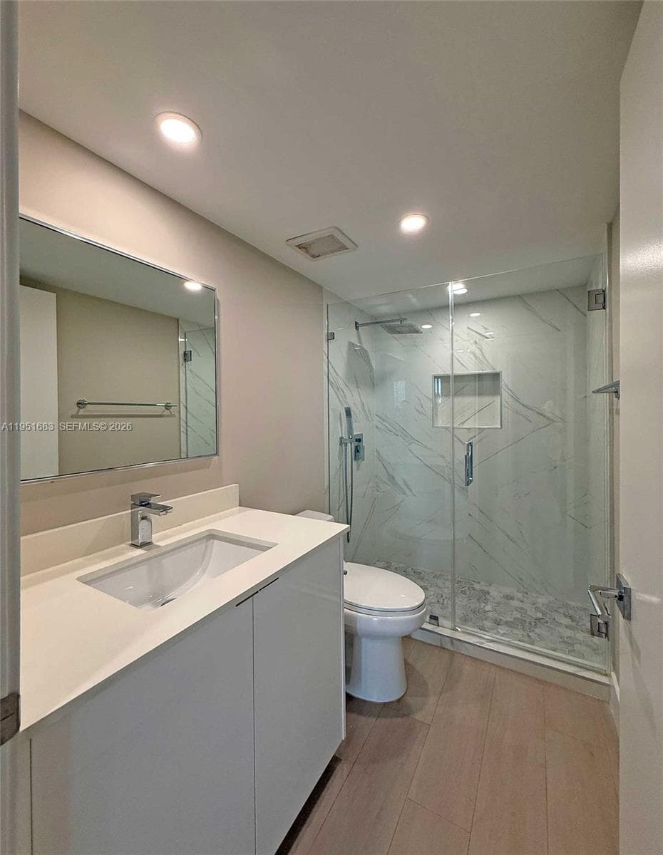 520 Brickell Key Dr # A1010, Miami FL 33131 — 23