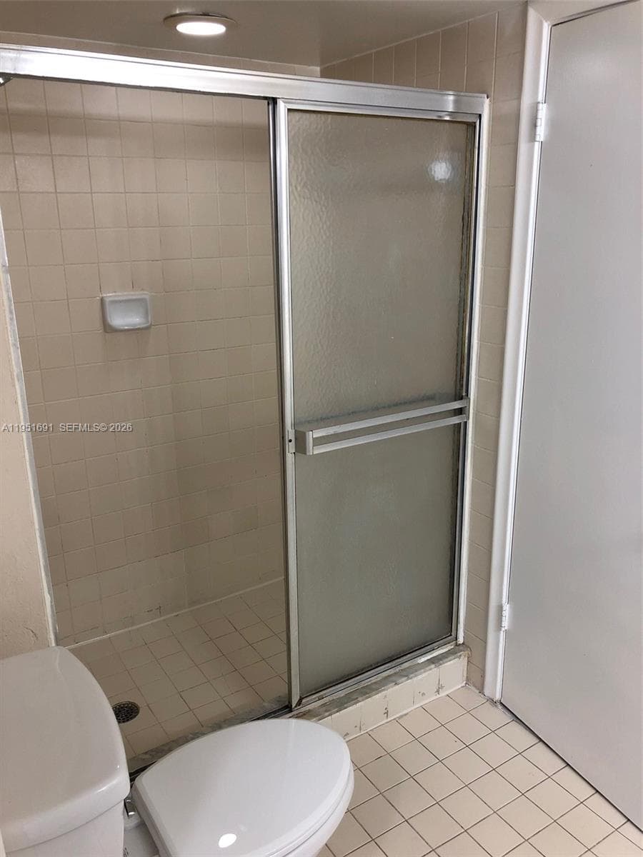 20840 San Simeon Way # 702, Miami FL 33179 — 23