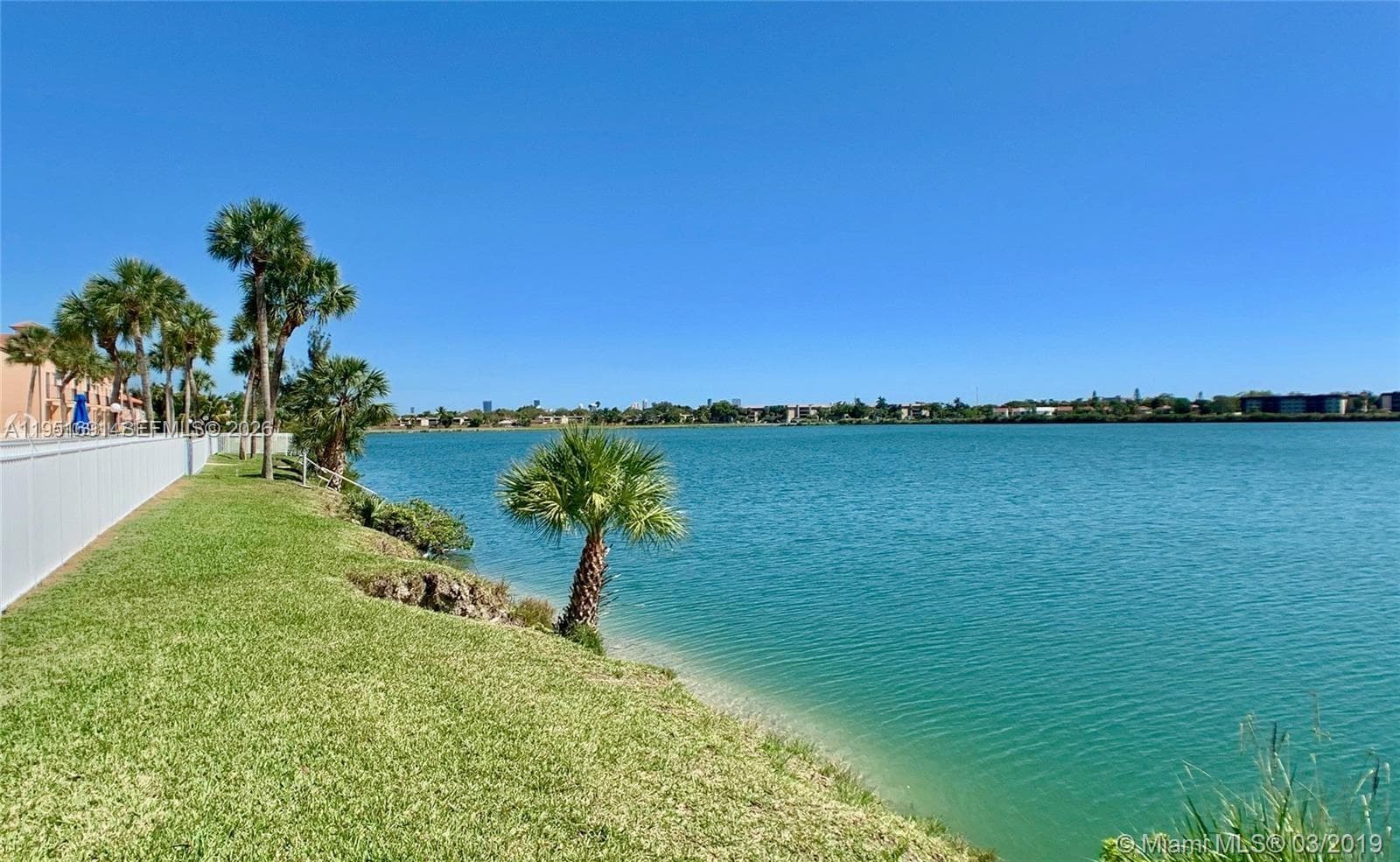 20840 San Simeon Way # 702, Miami FL 33179 — 30