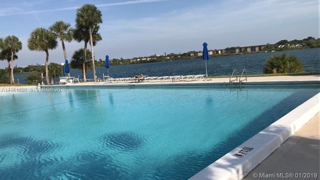 20840 San Simeon Way # 702, Miami FL 33179 — 34