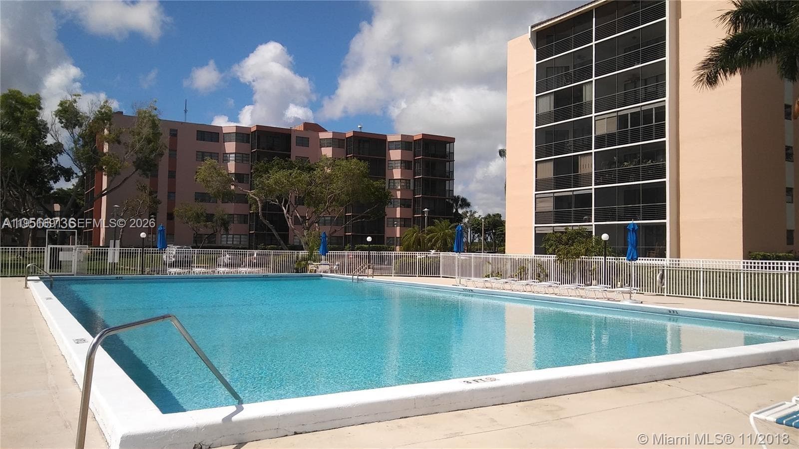20840 San Simeon Way # 702, Miami FL 33179 — 33