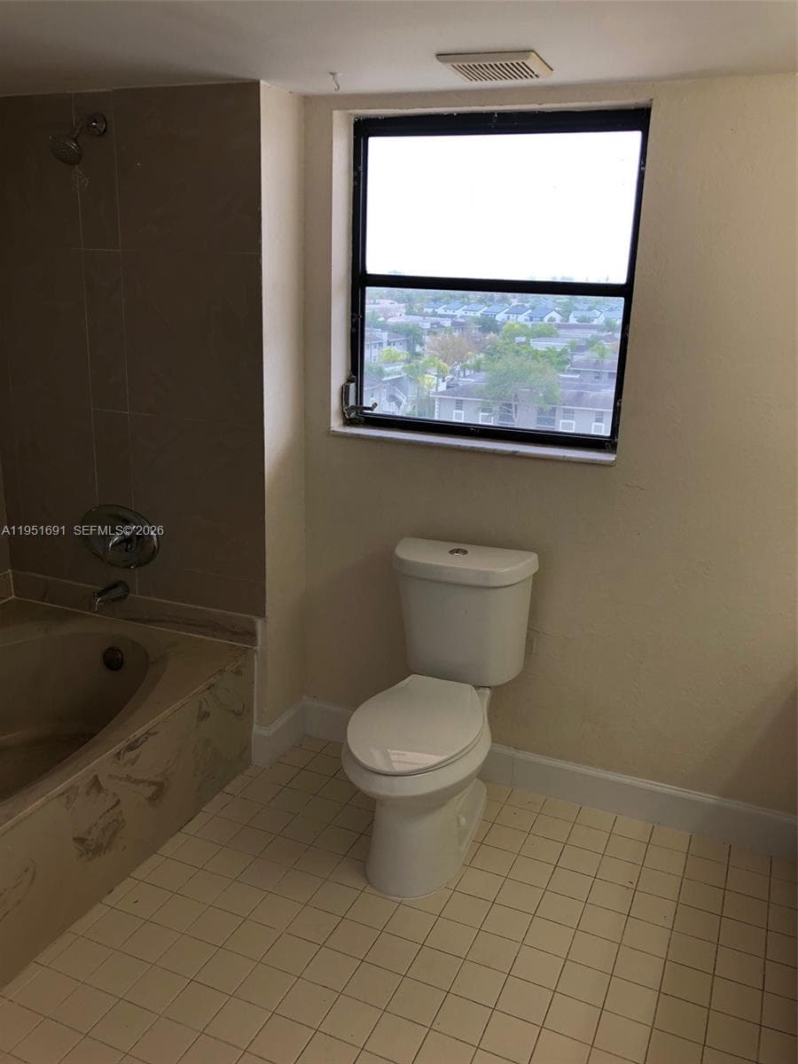 20840 San Simeon Way # 702, Miami FL 33179 — 18