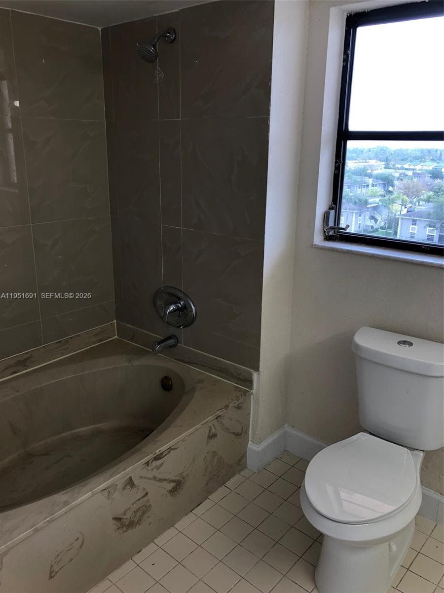 20840 San Simeon Way # 702, Miami FL 33179 — 19