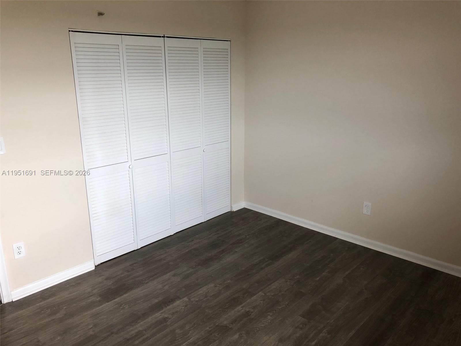 20840 San Simeon Way # 702, Miami FL 33179 — 25