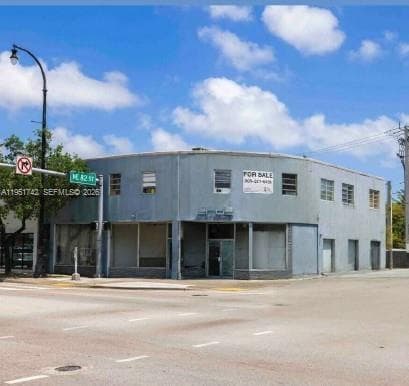 8201 Biscayne Blvd, Miami FL 33138 — 4