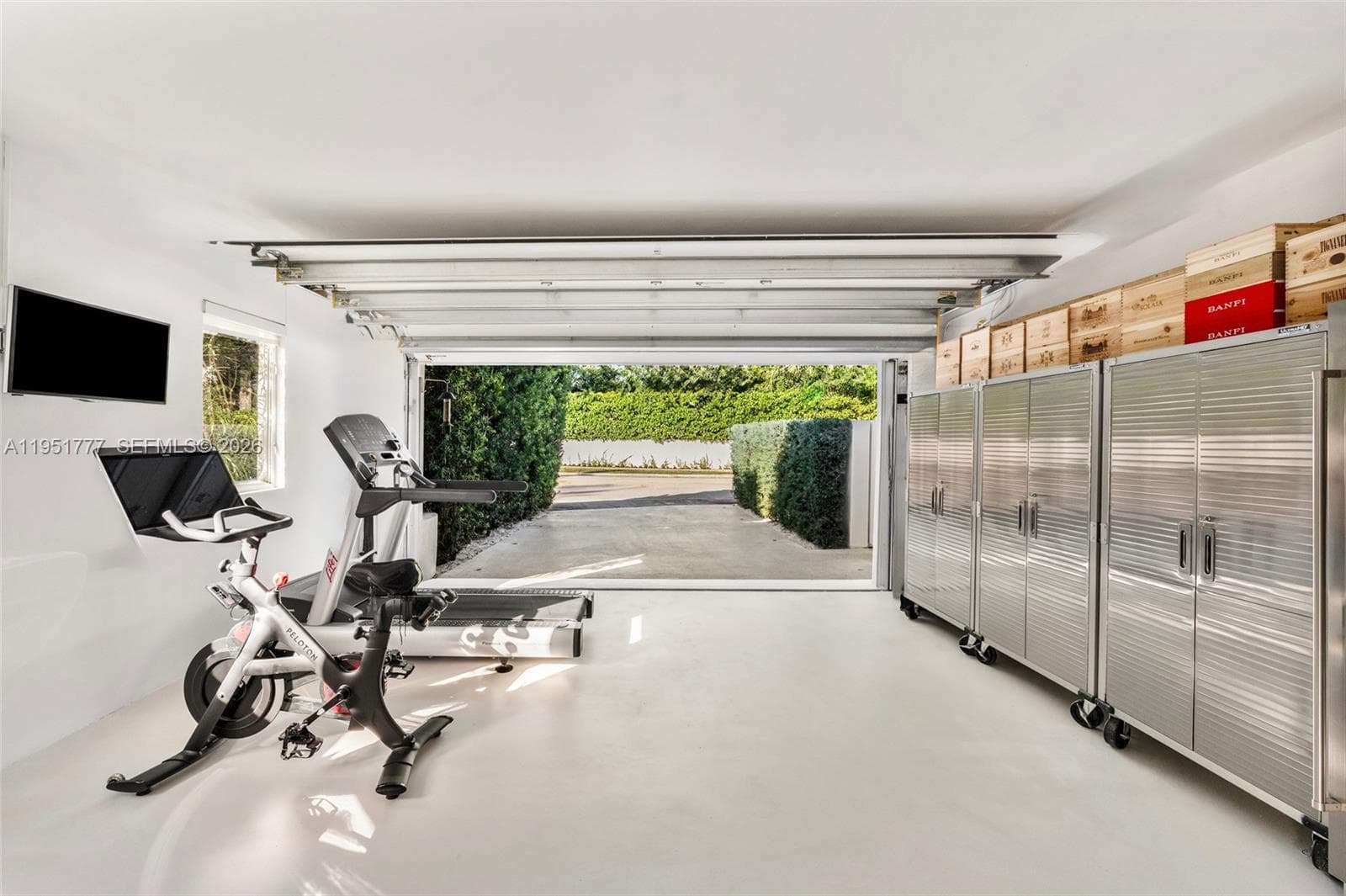 3325 Pine Tree Dr, Miami Beach FL 33140 — 22