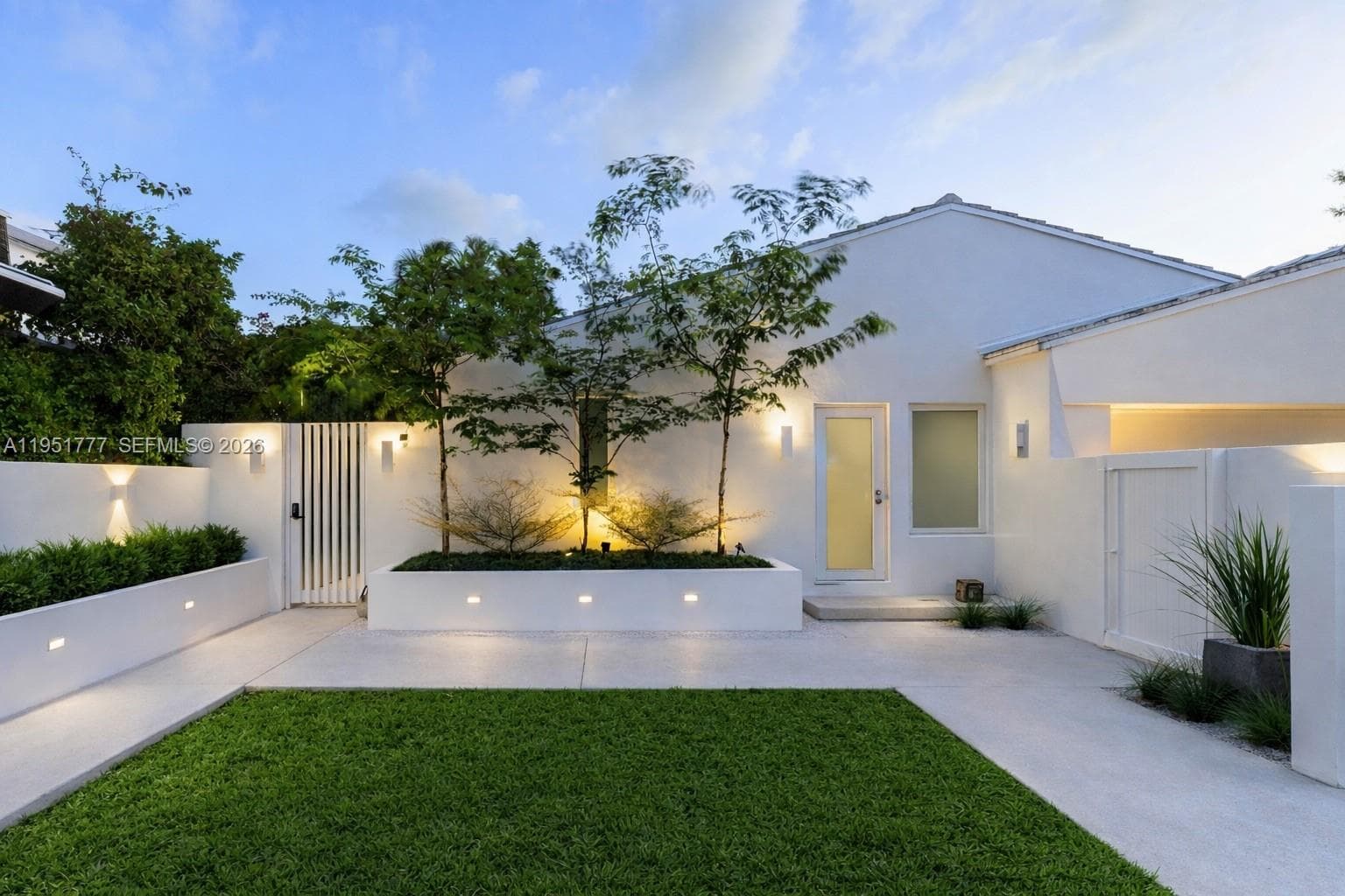 3325 Pine Tree Dr, Miami Beach FL 33140 — 19