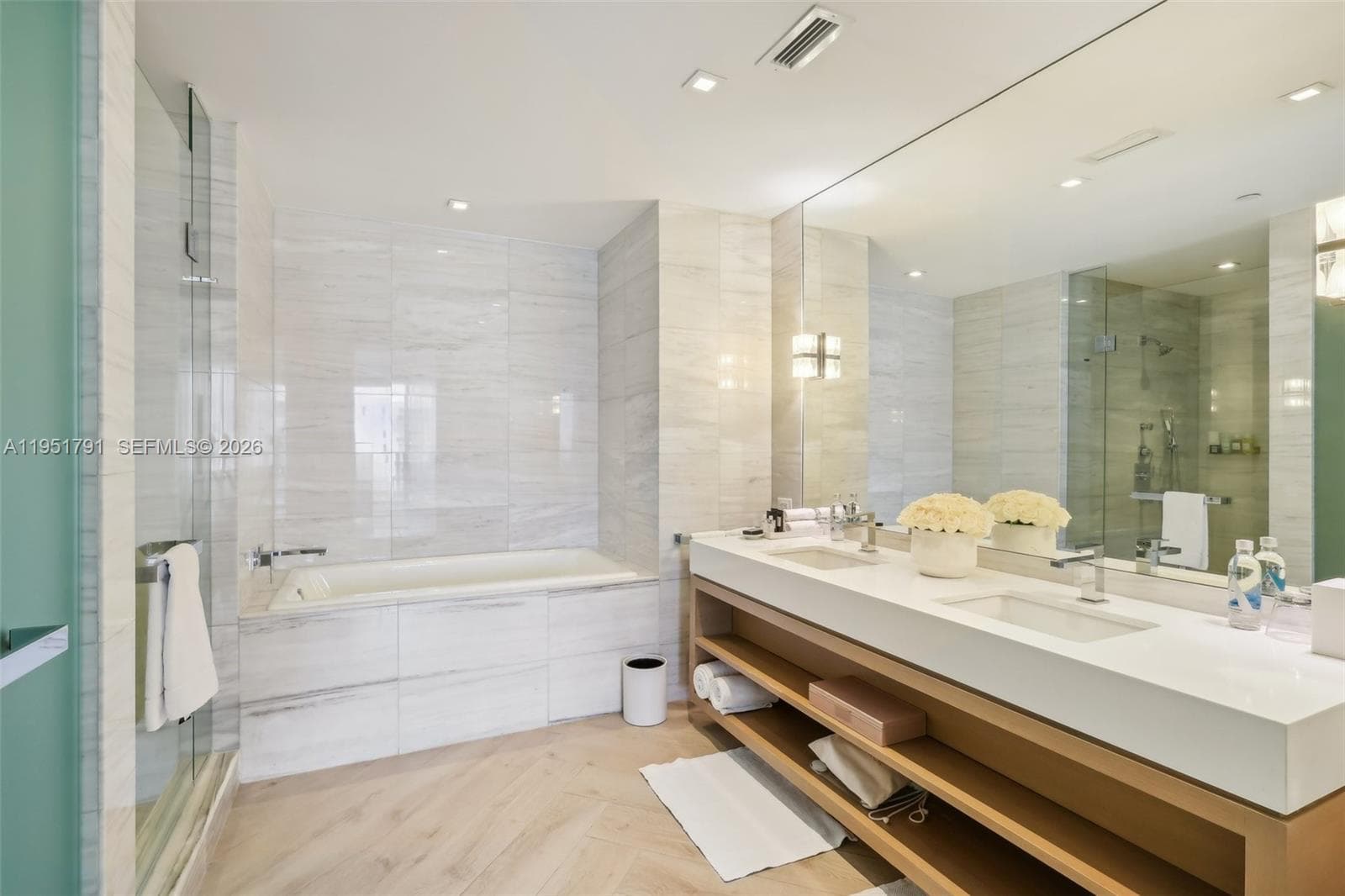 2201 Collins Ave # 1511, Miami Beach FL 33139 — 30