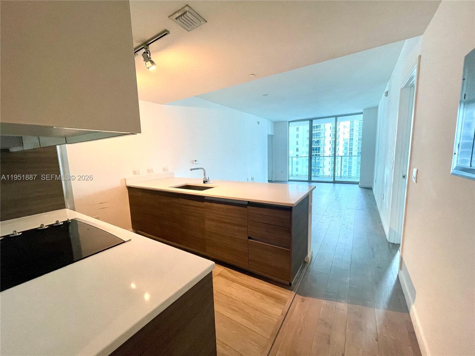 1100 S Miami Ave # 2111, Miami FL 33130 — 33