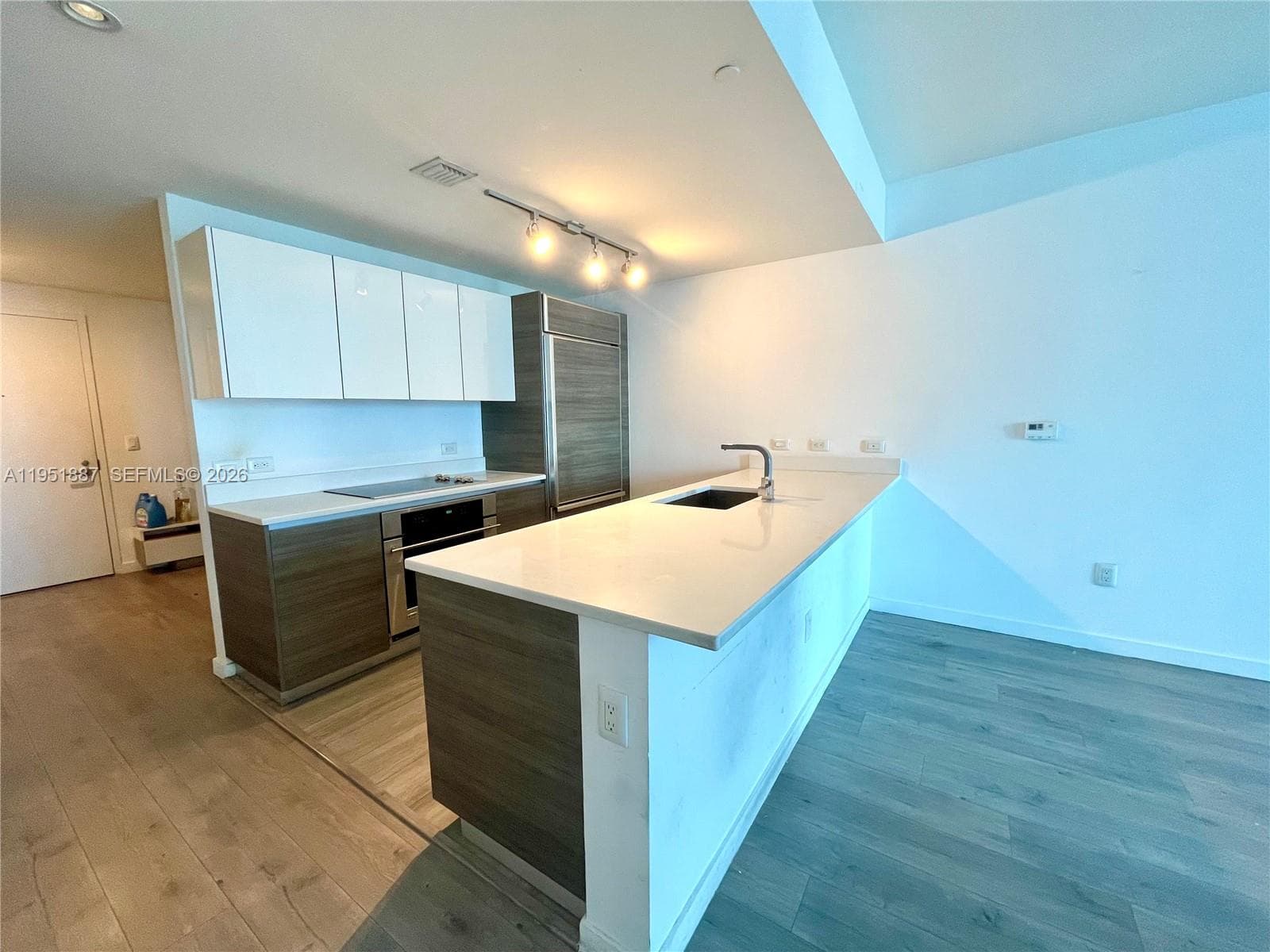 1100 S Miami Ave # 2111, Miami FL 33130 — 35