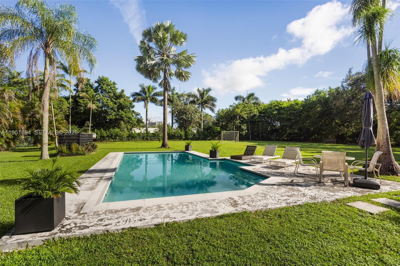 07325 SW 102nd St, Pinecrest FL 33156 — 37