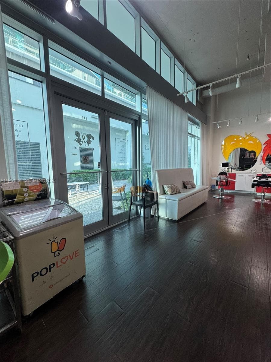 000 NE Confidential, Miami FL 33137 — 16