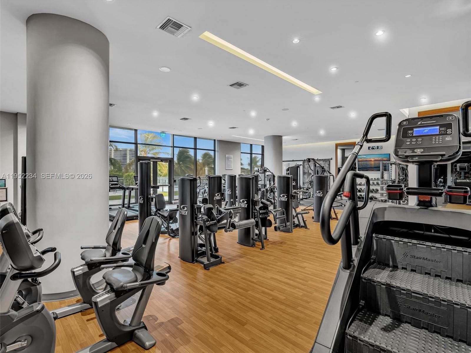 3300 NE 188th St # 718, Aventura FL 33180 — 54