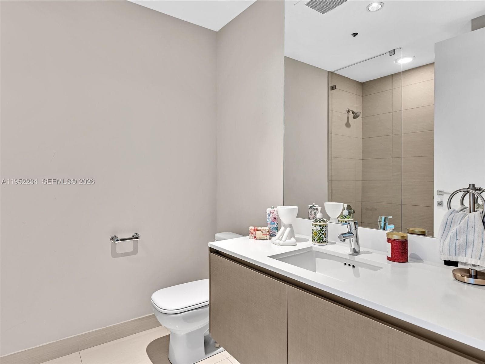 3300 NE 188th St # 718, Aventura FL 33180 — 39