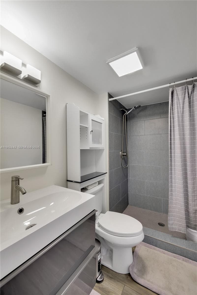 100 Bayview Dr # 1008, Sunny Isles Beach FL 33160 — 27