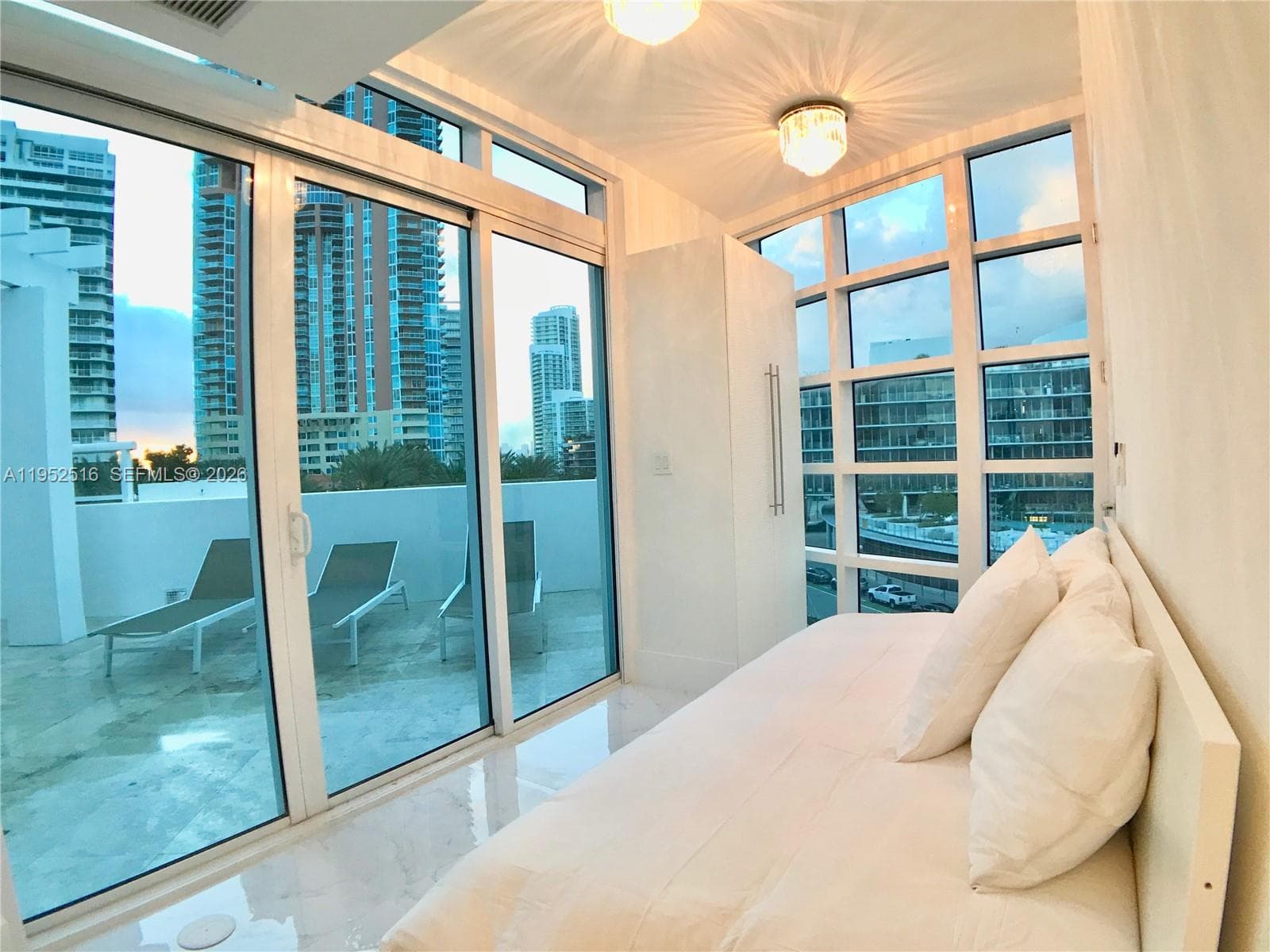50 S Pointe Dr, Miami Beach FL 33139 — 17