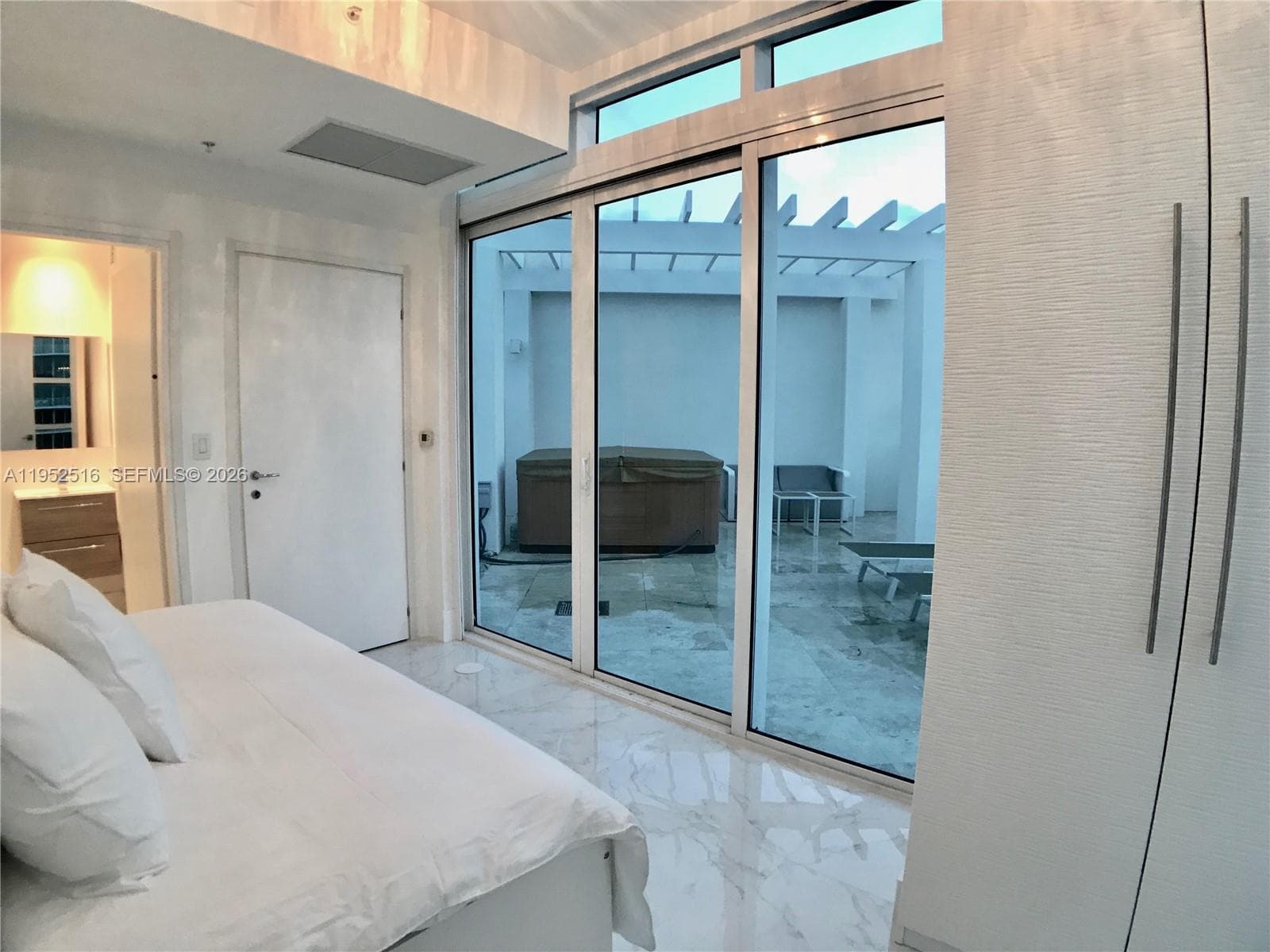 50 S Pointe Dr, Miami Beach FL 33139 — 18