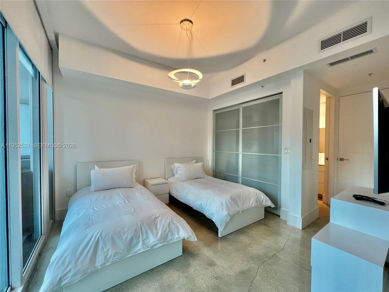 50 S Pointe Dr, Miami Beach FL 33139 — 17