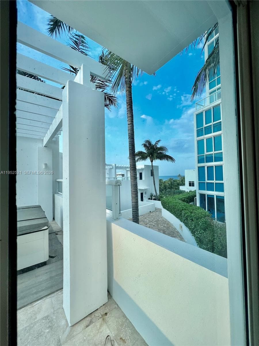 50 S Pointe Dr, Miami Beach FL 33139 — 26