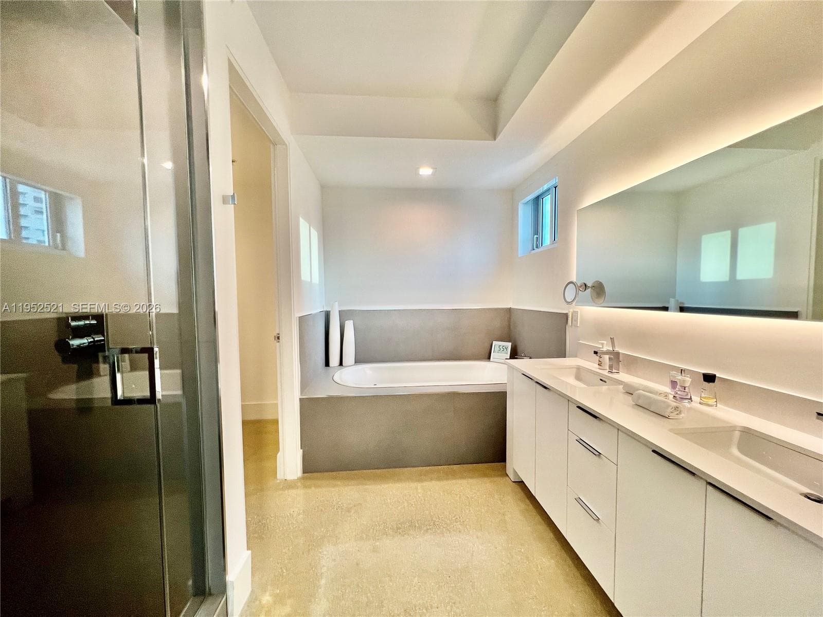 50 S Pointe Dr, Miami Beach FL 33139 — 9