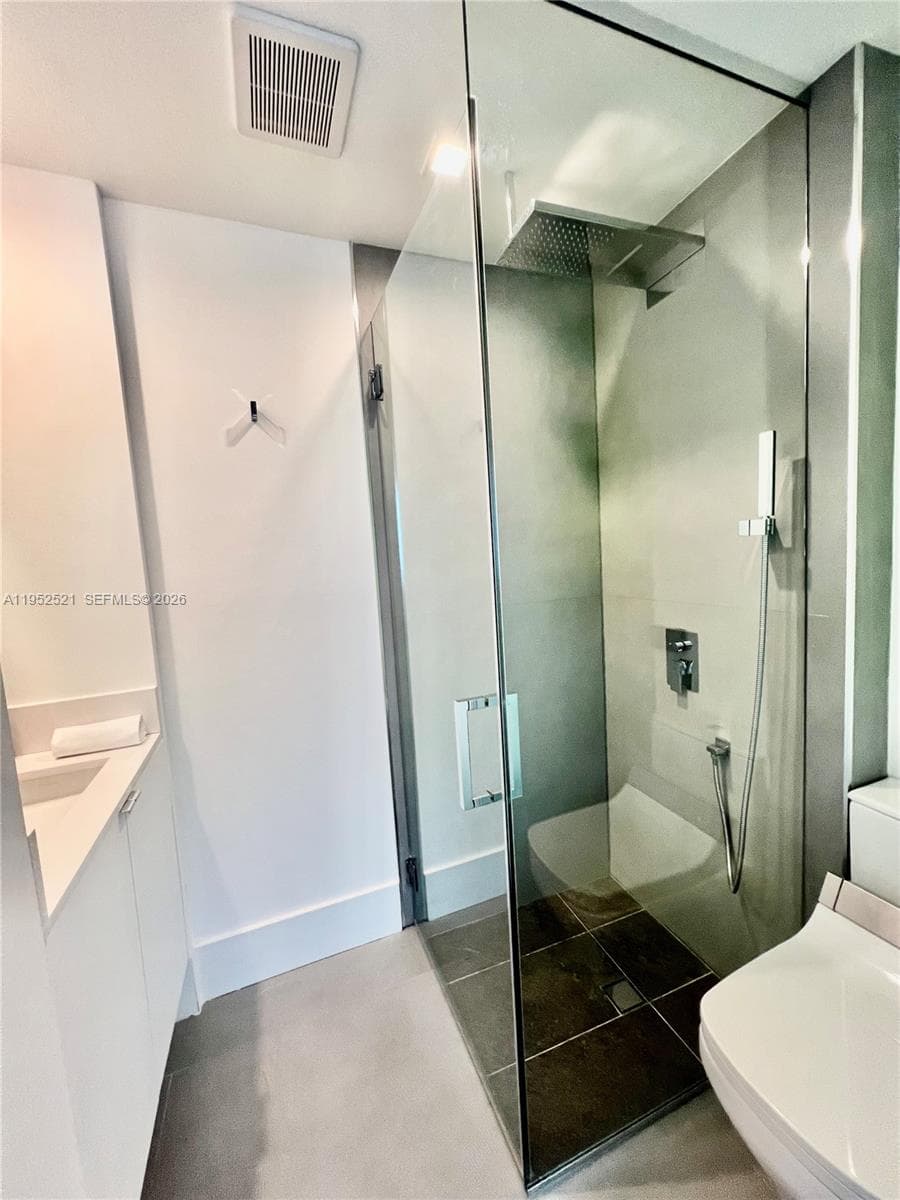 50 S Pointe Dr, Miami Beach FL 33139 — 24