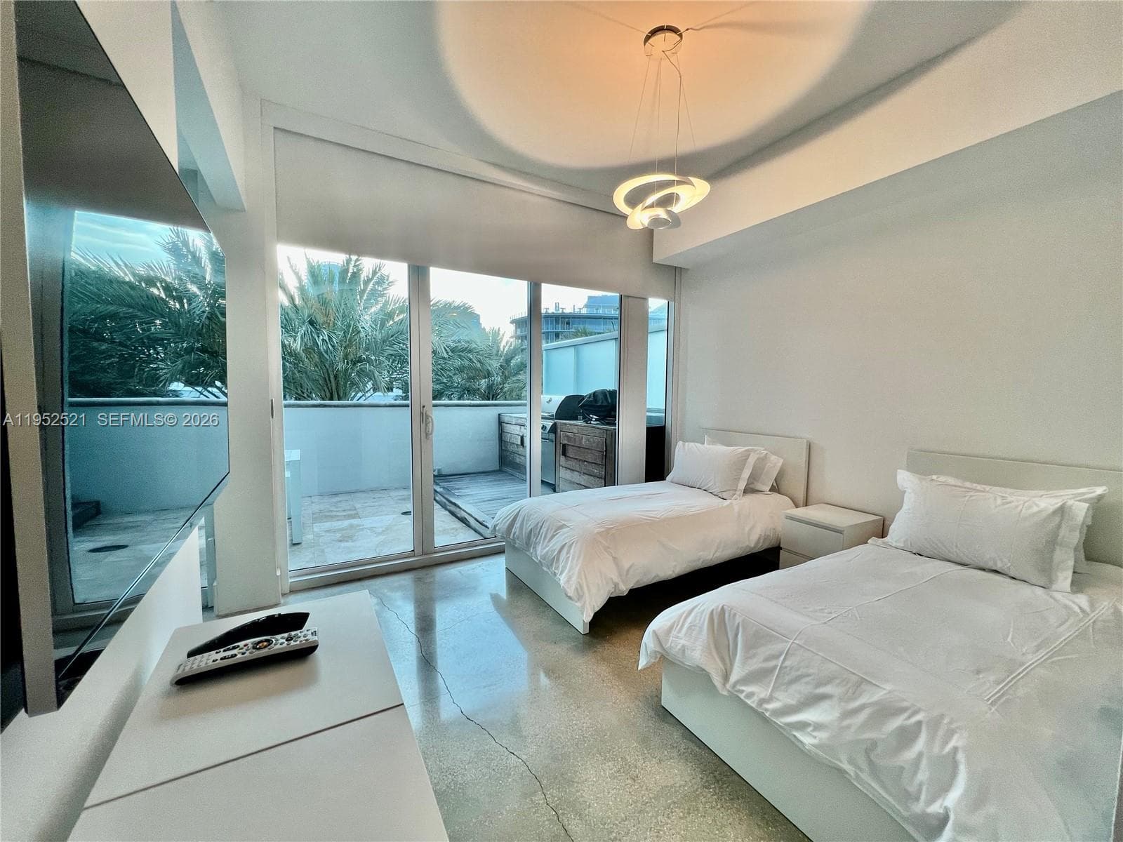 50 S Pointe Dr, Miami Beach FL 33139 — 18