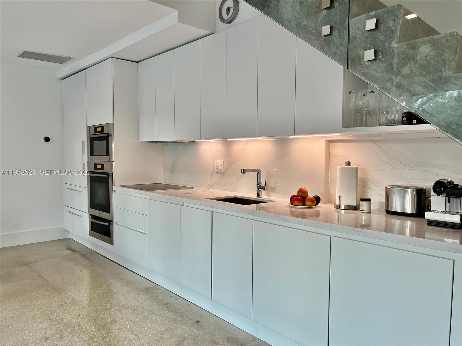 50 S Pointe Dr, Miami Beach FL 33139 — 15