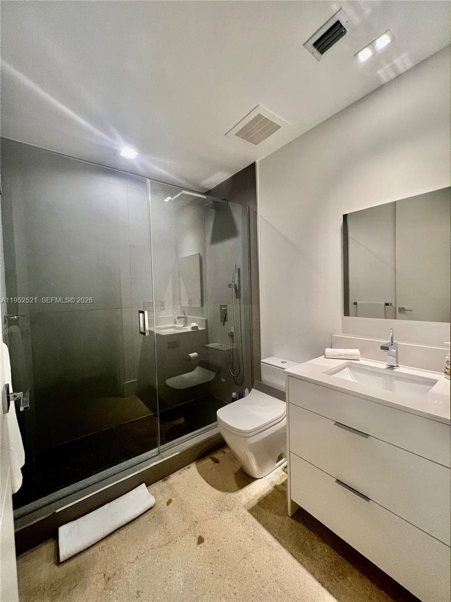 50 S Pointe Dr, Miami Beach FL 33139 — 19